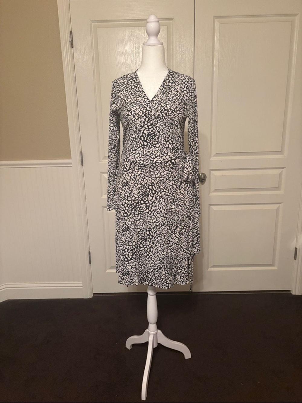 Banana Republic Black and White Patterned Long Sleeve Dress